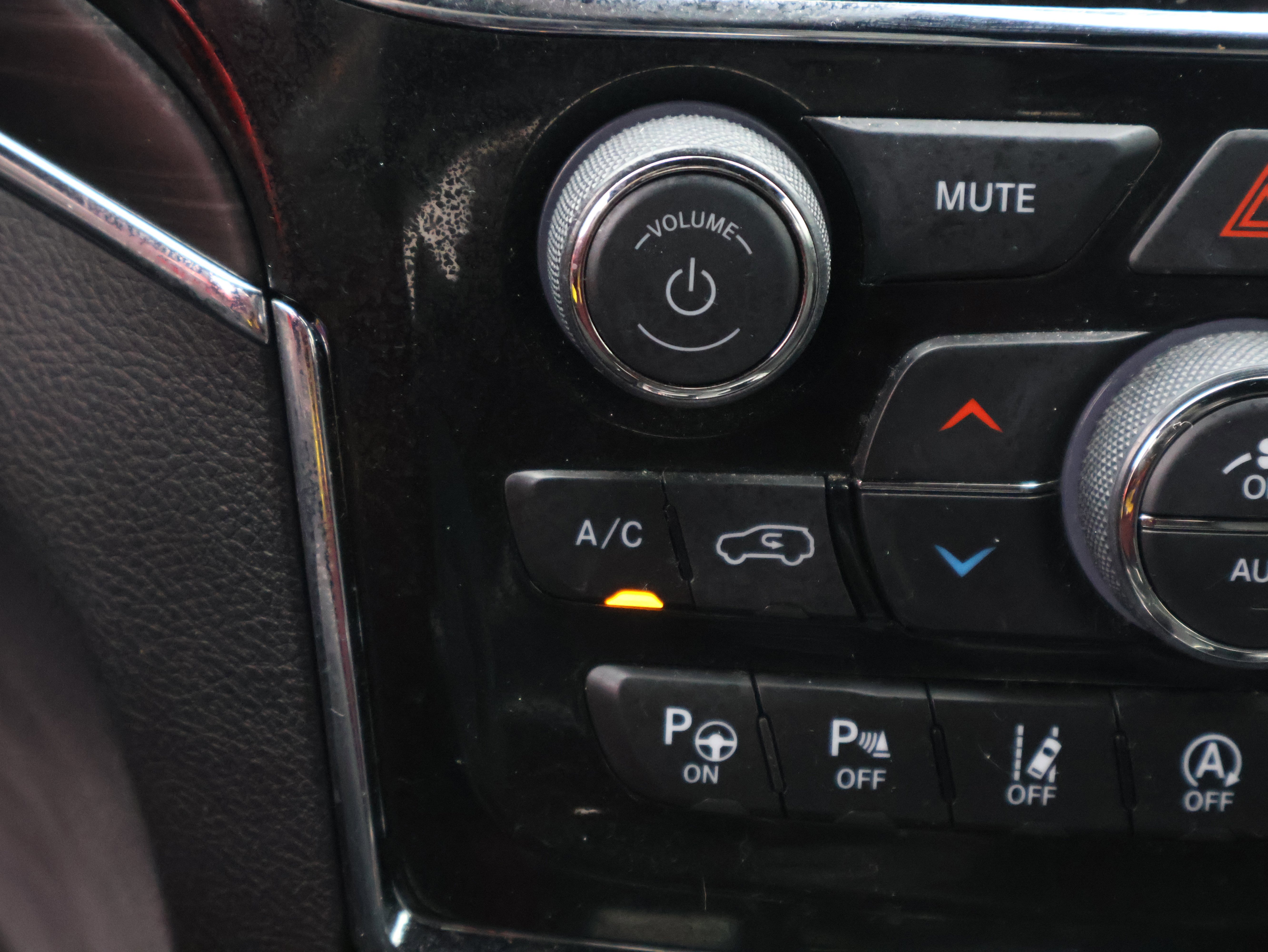 Used 2021 Jeep Grand Cherokee Limited w/ Luxury Group II image 27