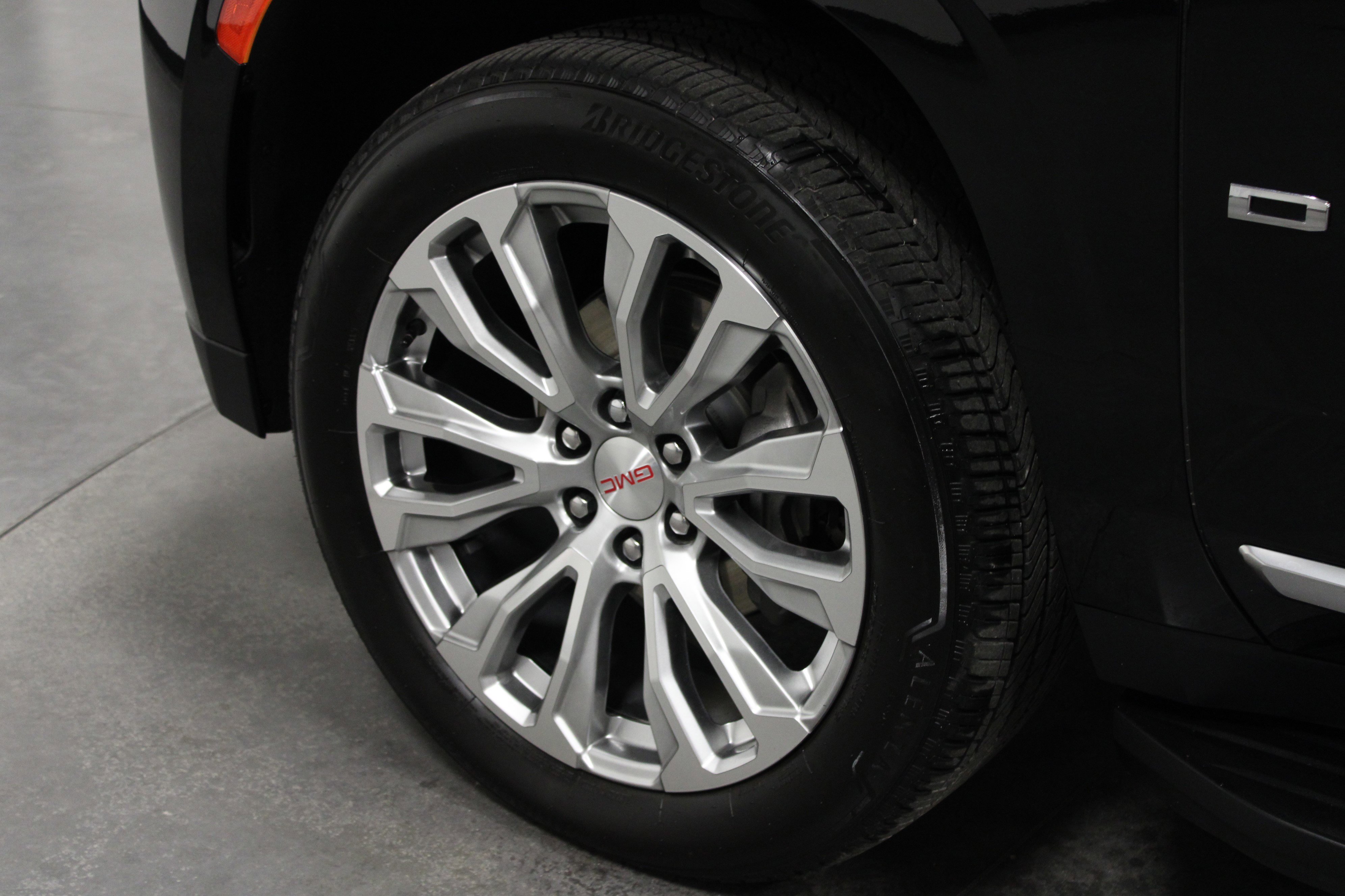 Used 2024 GMC Yukon XL Denali image 10