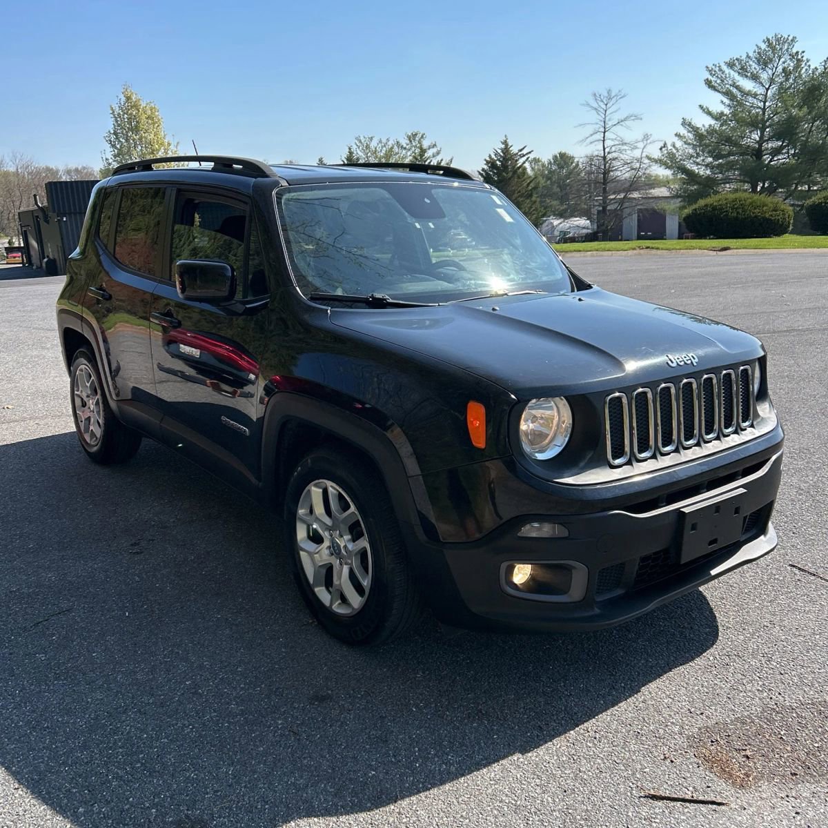Used 2017 Jeep Renegade Latitude FWD image 4