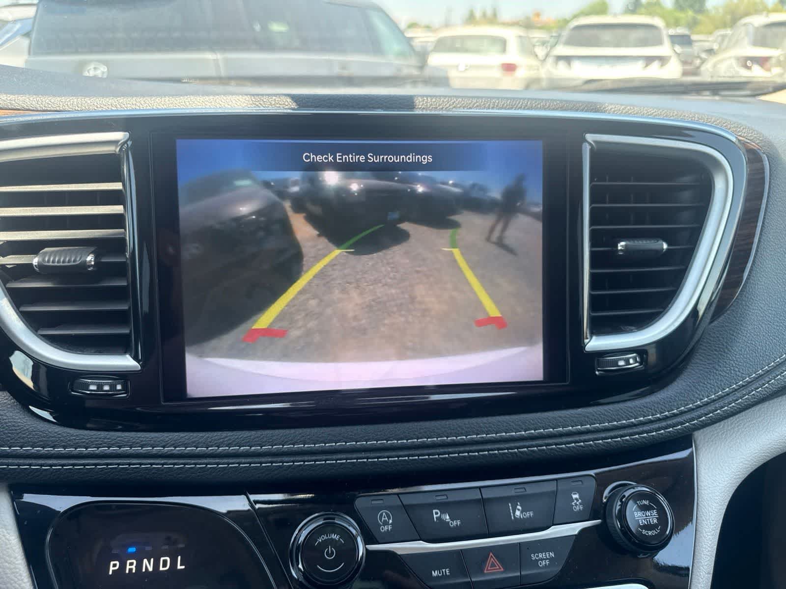 Used 2023 Chrysler Pacifica Limited FWD image 30