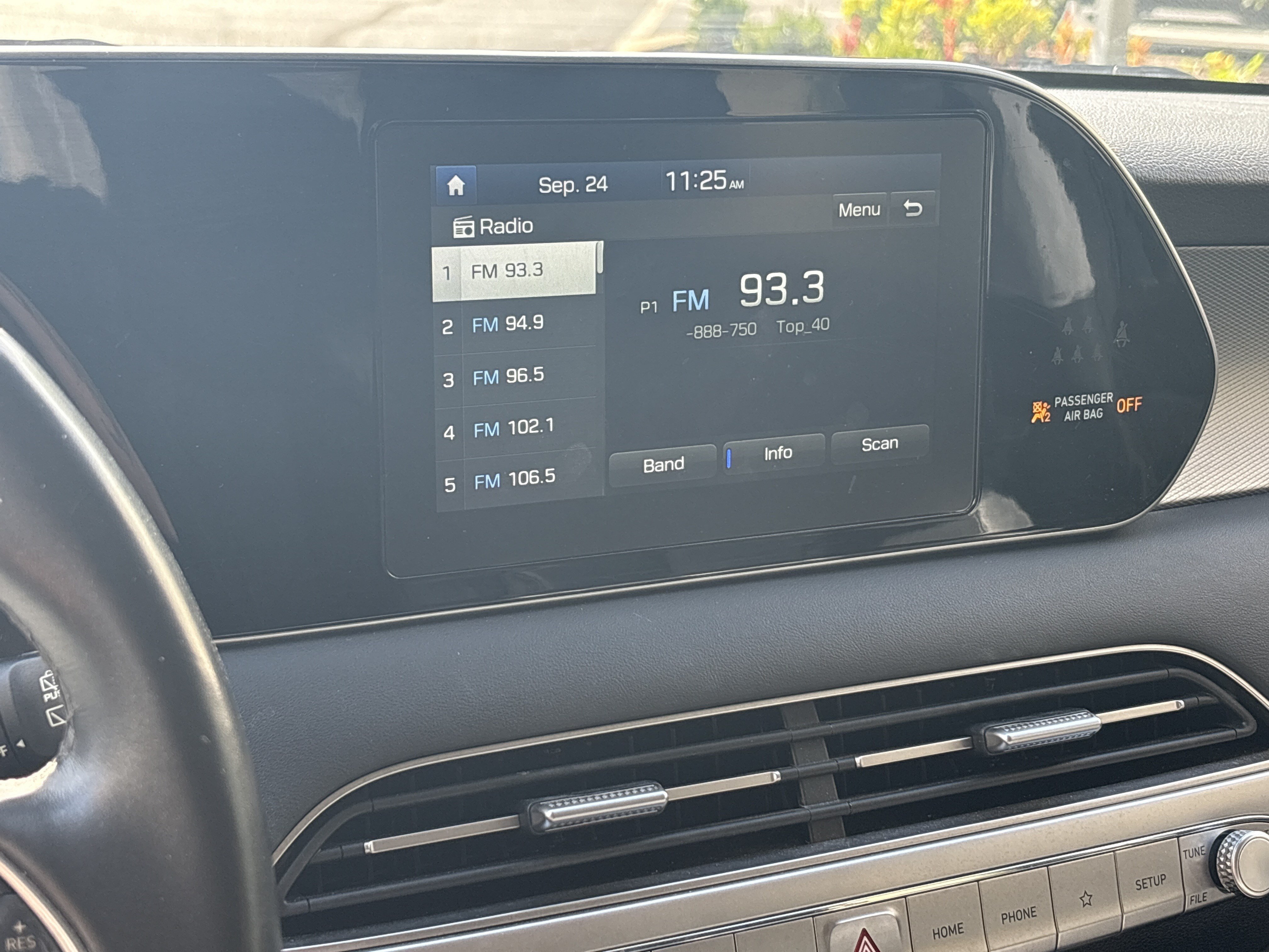 Used 2020 Hyundai Palisade SEL w/ Premium Package FWD image 3