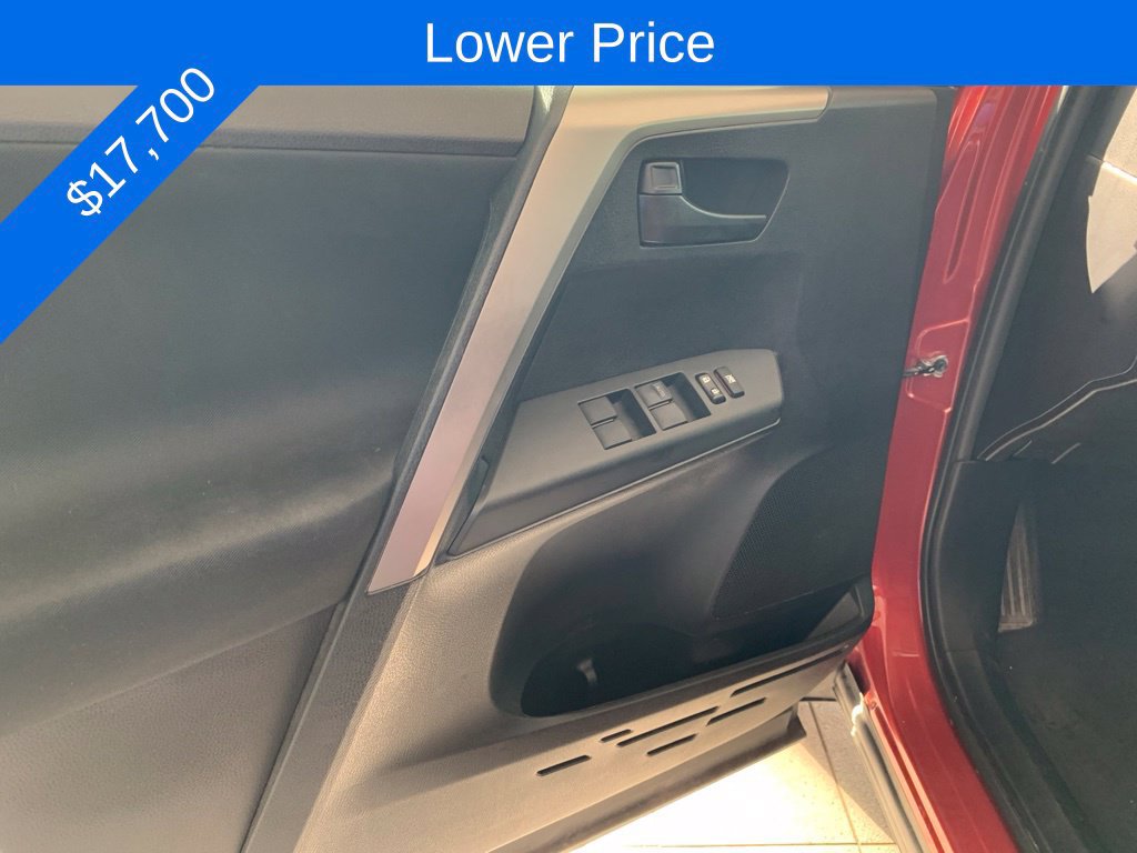 Used 2017 Toyota RAV4 LE AWD/4WD image 3