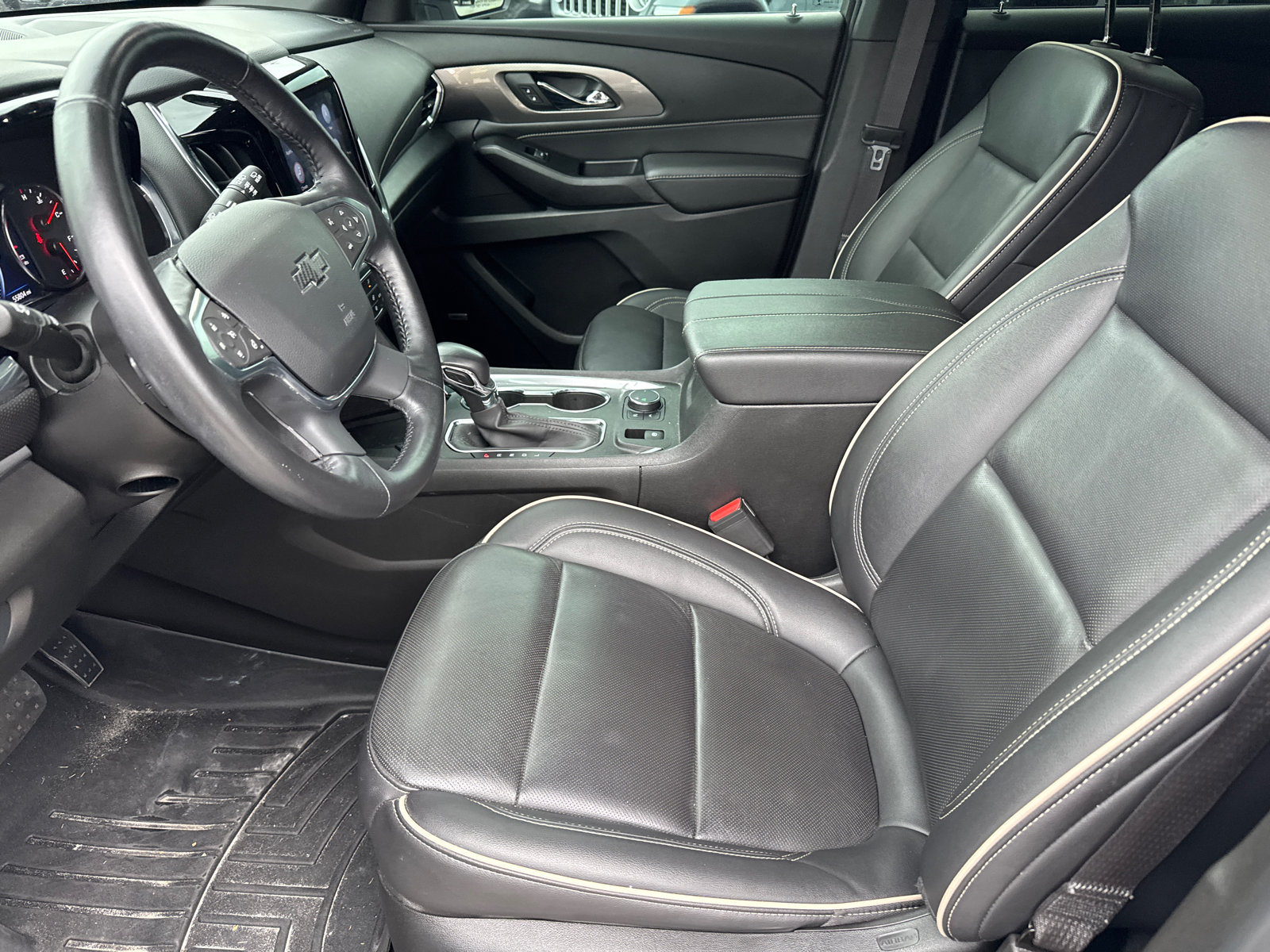 Used 2022 Chevrolet Traverse Premier w/ Redline Edition FWD image 12