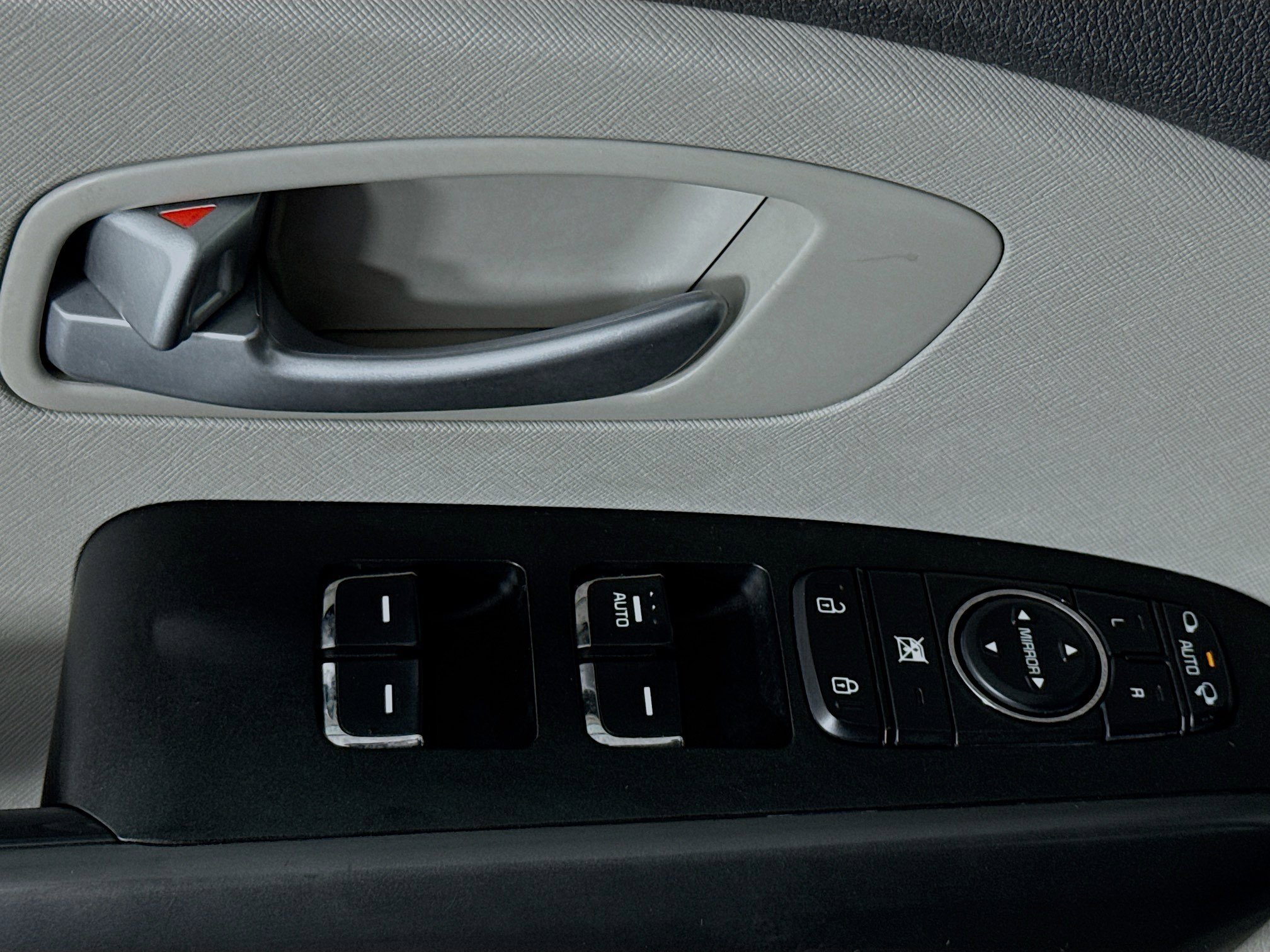 Used 2018 Kia Sedona LX w/ LX Essentials Premium Package FWD image 23