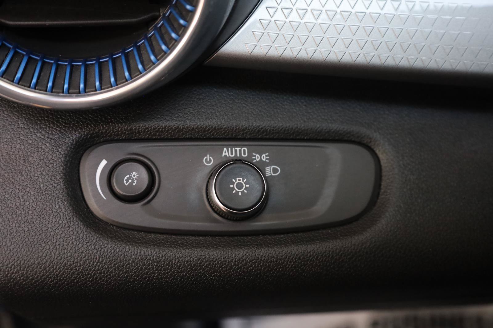 Used 2024 Chevrolet Trax LT FWD image 34