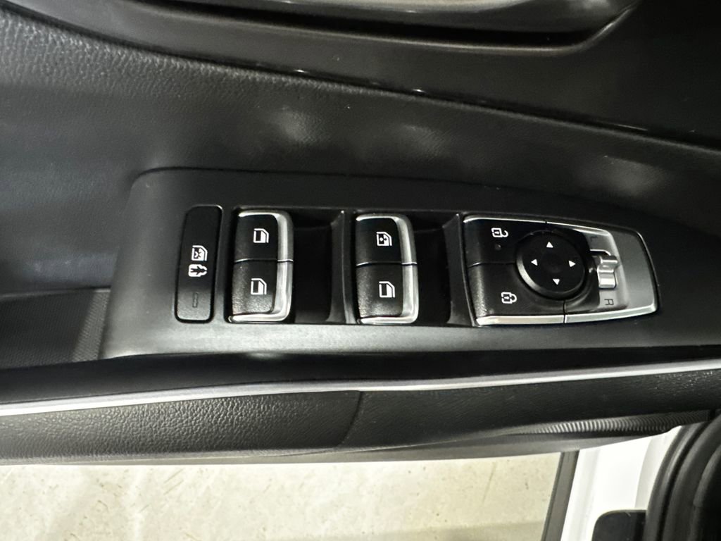 Used 2025 Kia Sorento S FWD image 18