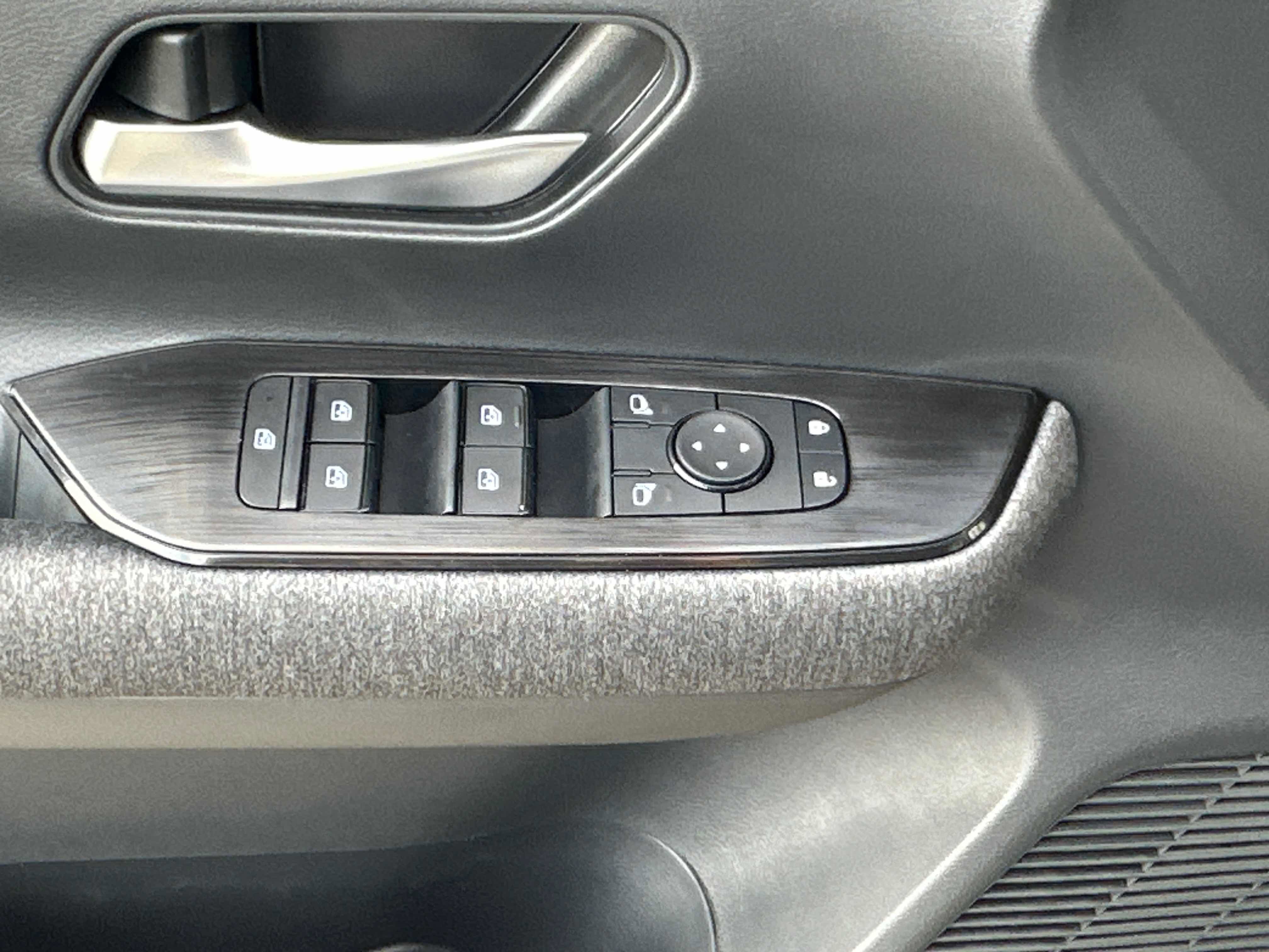 New 2026 Nissan Kicks SV w/ Cold Weather Package AWD/4WD image 22