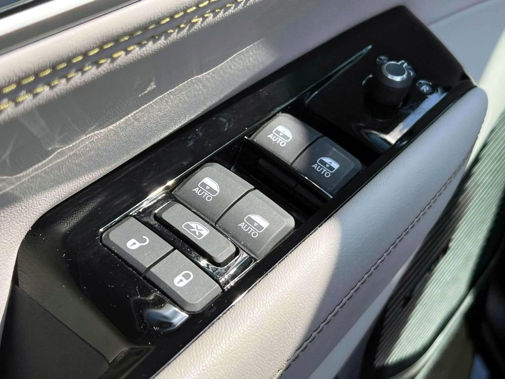 Certified 2025 Jeep Wagoneer 4WD w/ Premium Group I image 19