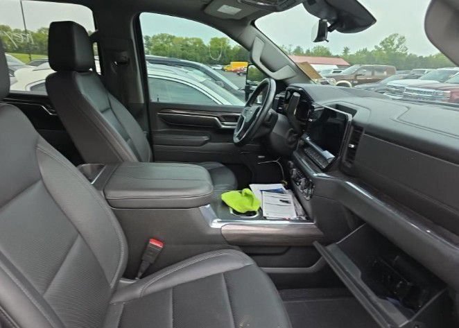 Used 2024 Chevrolet Silverado 2500 LTZ w/ LTZ Convenience Package AWD/4WD image 2