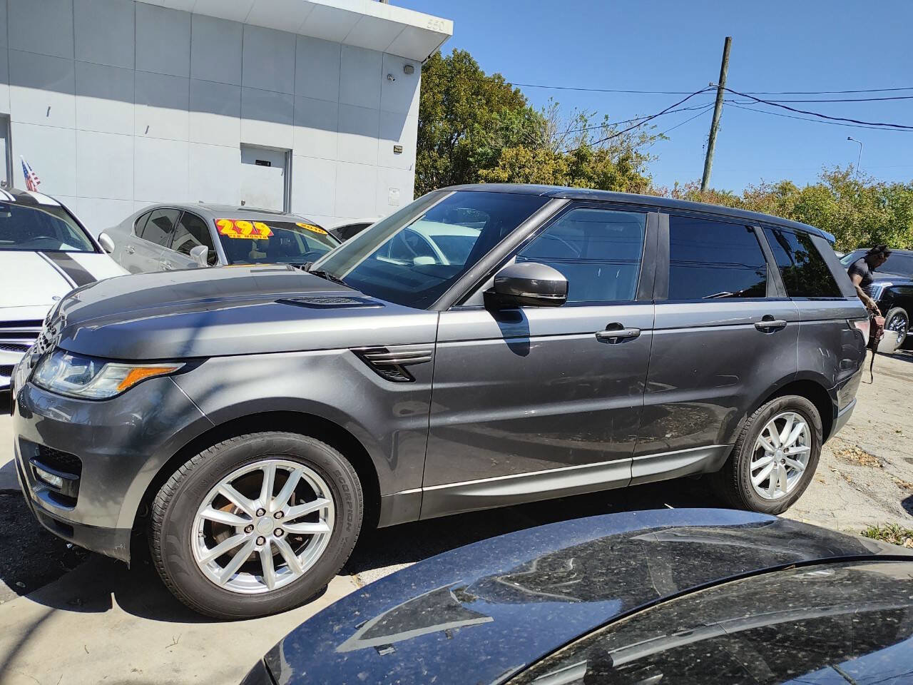 Used 2015 Land Rover Range Rover Sport SE image 6