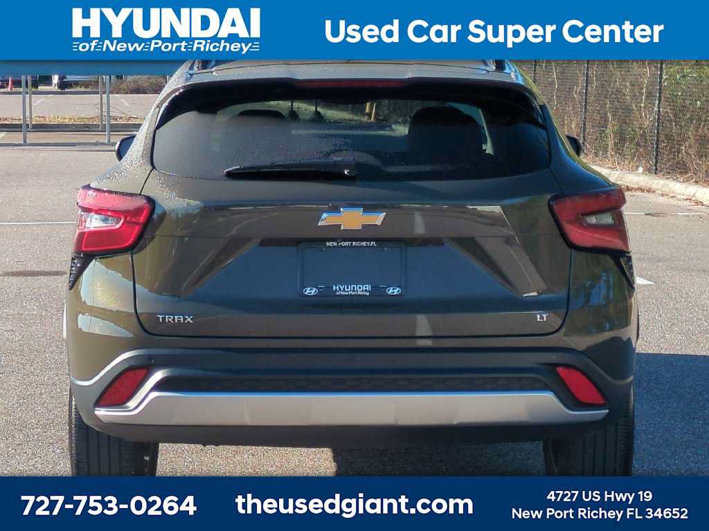 Used 2024 Chevrolet Trax LT w/ Driver Confidence Package FWD image 4