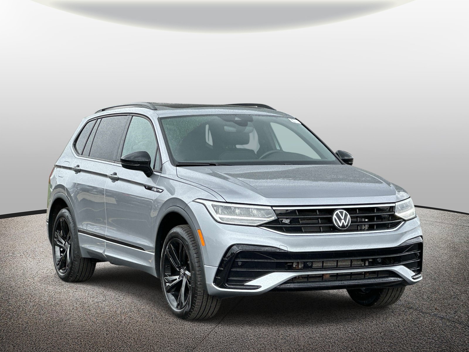 Used 2024 Volkswagen Tiguan SE R-Line AWD/4WD image 6
