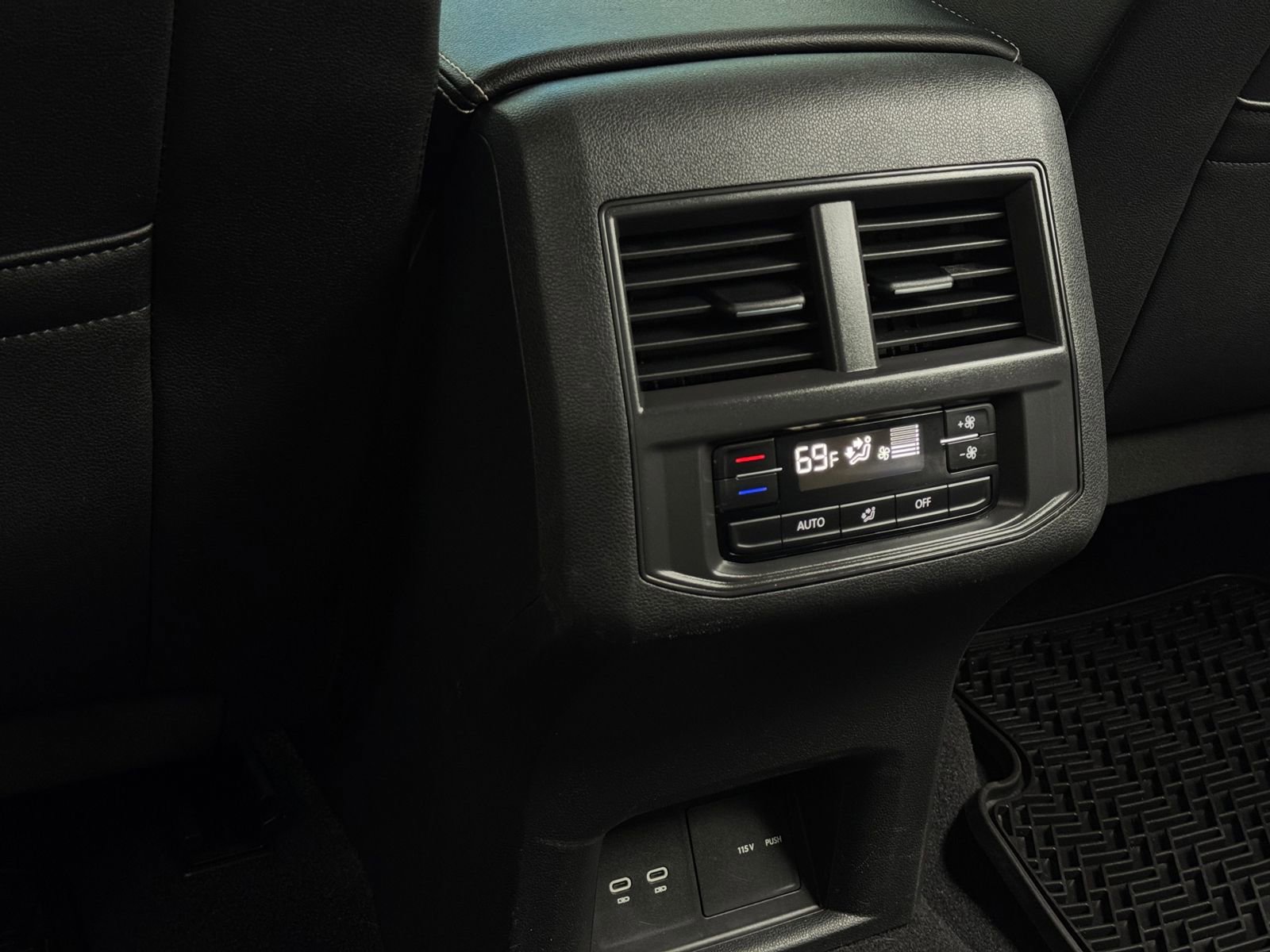 Used 2023 Volkswagen Atlas SE AWD/4WD image 40