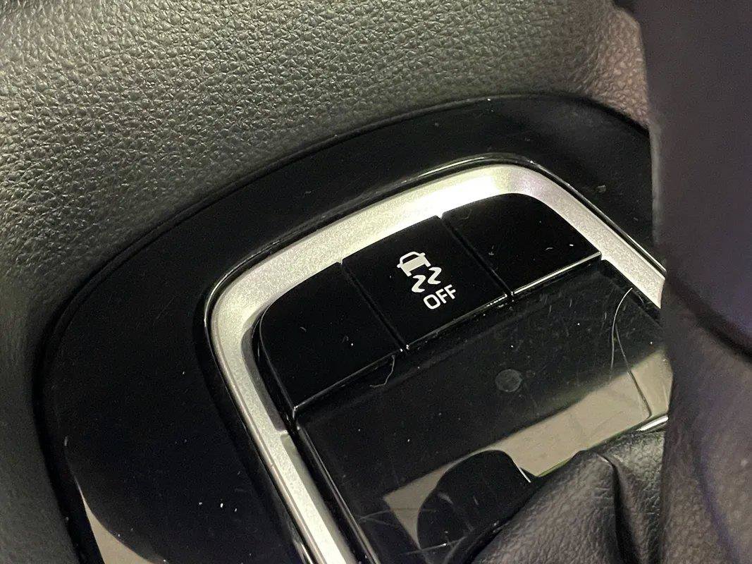 Used 2025 Toyota Corolla LE FWD image 10