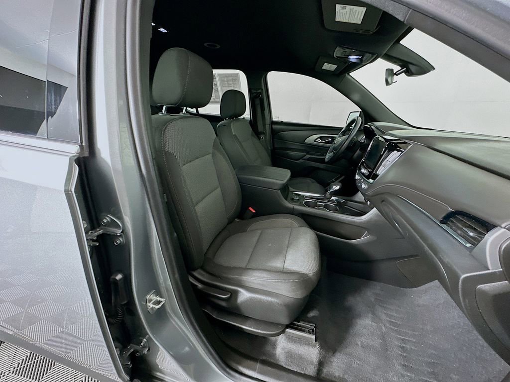 Used 2023 Chevrolet Traverse LT image 38