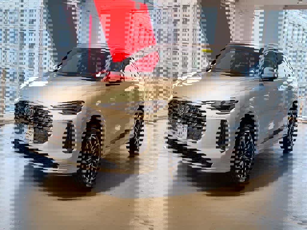 Certified 2025 Audi Q5 Premium w/ Convenience Package