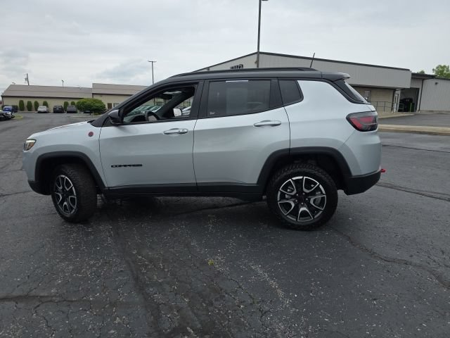 Used 2024 Jeep Compass Trailhawk w/ Trailhawk Elite Group AWD/4WD image 4
