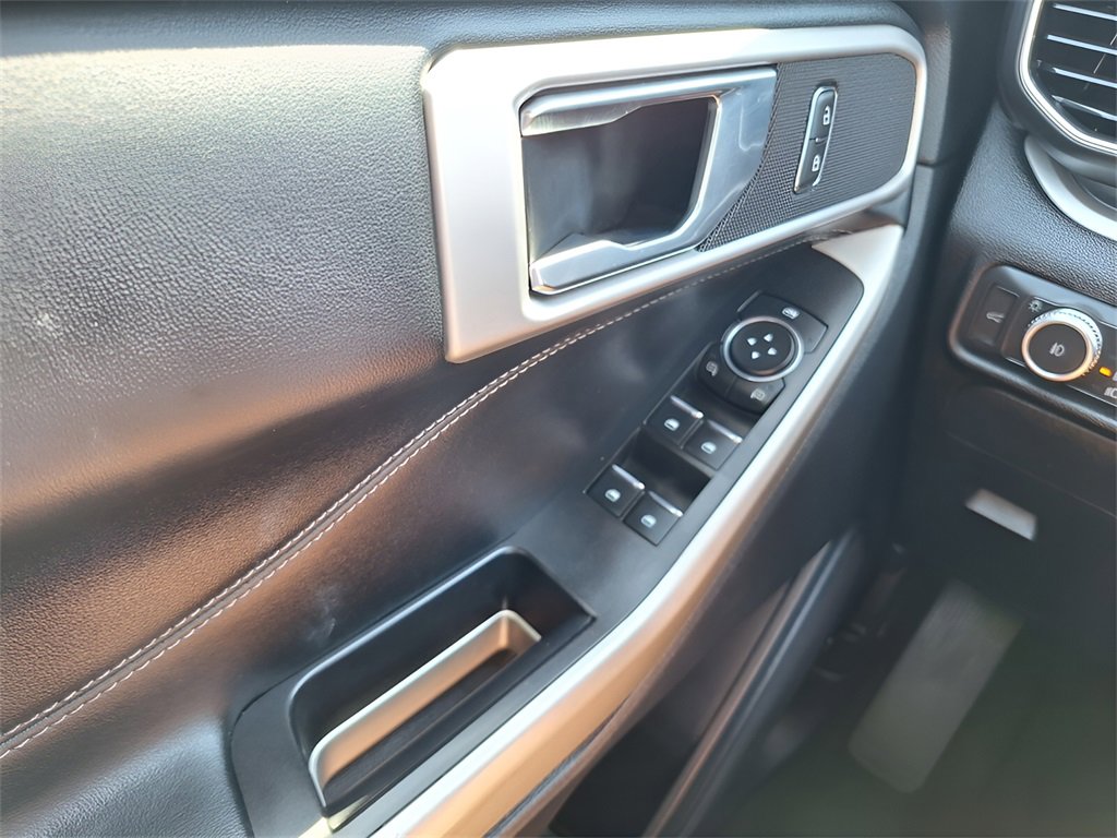 Used 2022 Ford Explorer XLT w/ Equipment Group 202A image 19