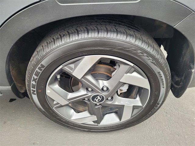 Used 2025 Hyundai Venue SEL image 28