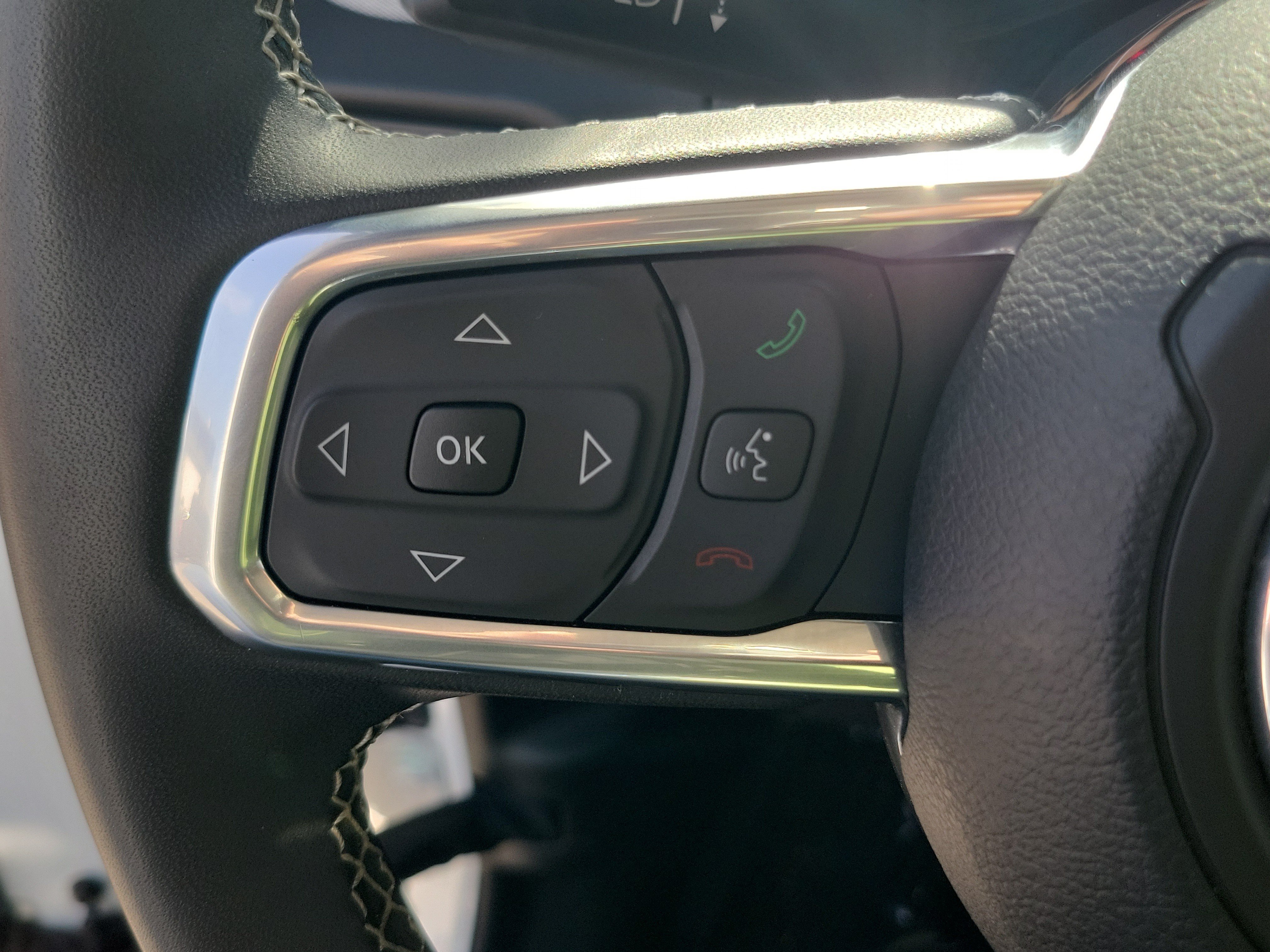 Used 2025 Jeep Wrangler Unlimited Sahara AWD/4WD image 19