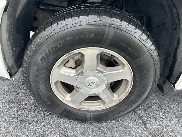 Used 2004 Chevrolet TrailBlazer LS w/ LS Preferred Equipment Group AWD/4WD image 38