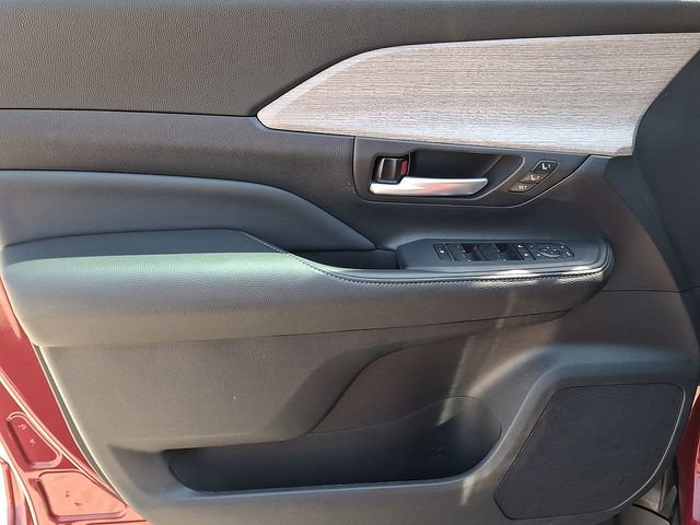 Used 2025 Toyota Grand Highlander AWD image 15