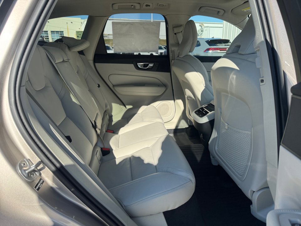 New 2025 Volvo XC60 B5 Ultra w/ Protection Package Premier image 23