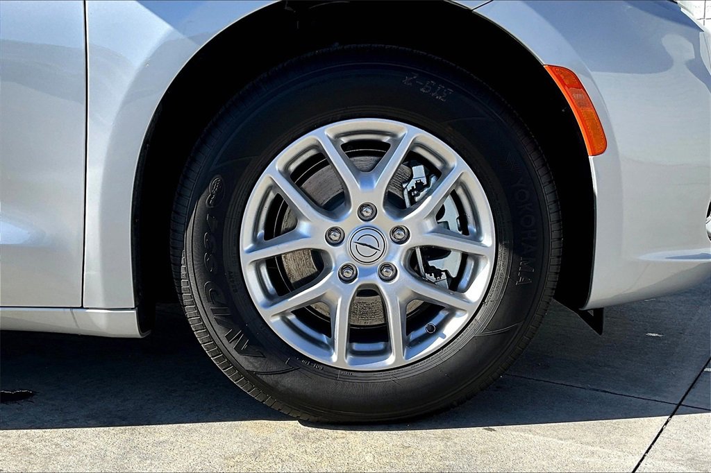 New 2026 Chrysler Pacifica Select image 19