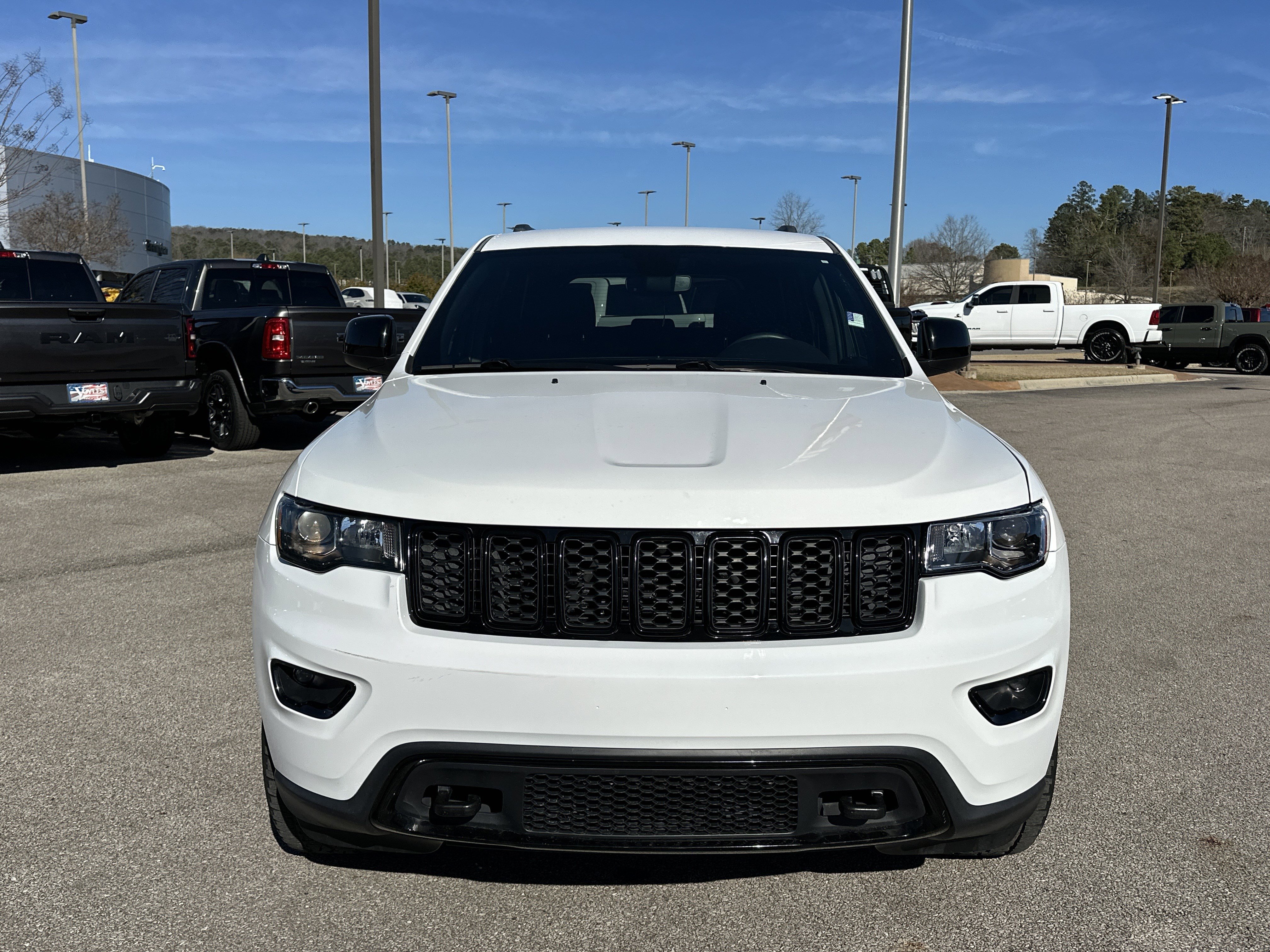 Used 2019 Jeep Grand Cherokee Laredo image 2