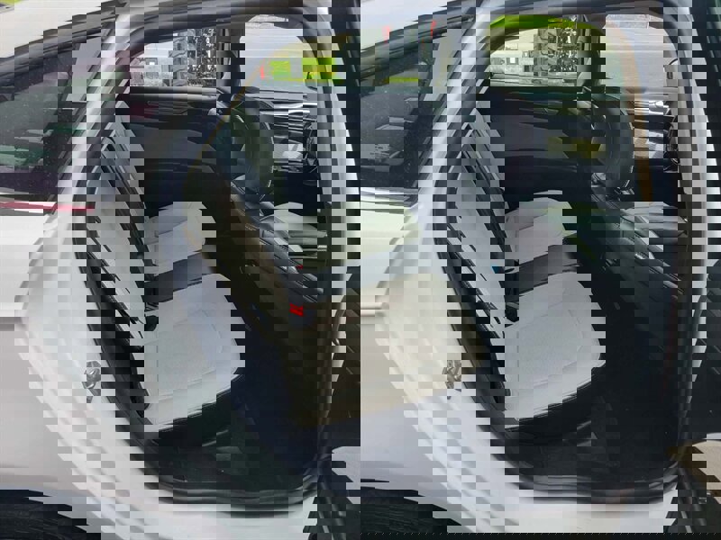 Used 2019 Ford Fusion SE w/ Equipment Group 151A image 8