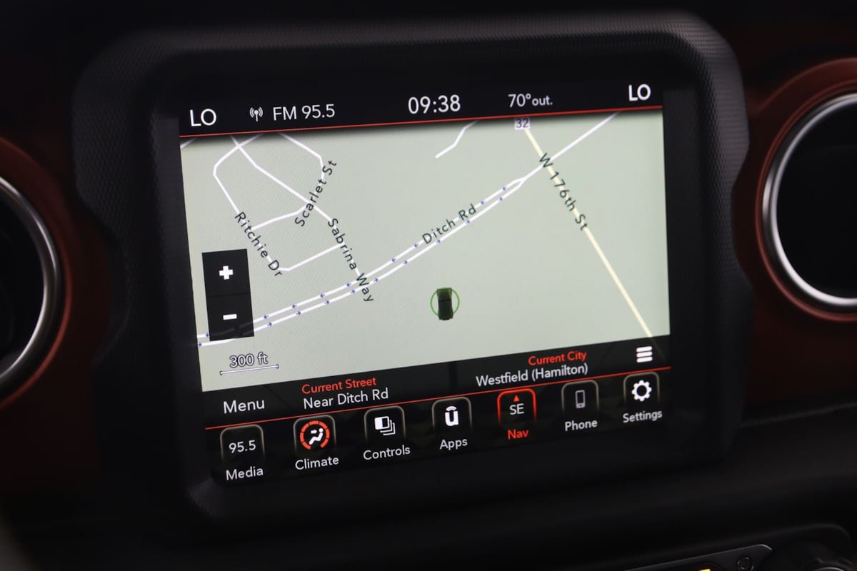 Used 2023 Jeep Wrangler Unlimited Rubicon AWD/4WD image 8