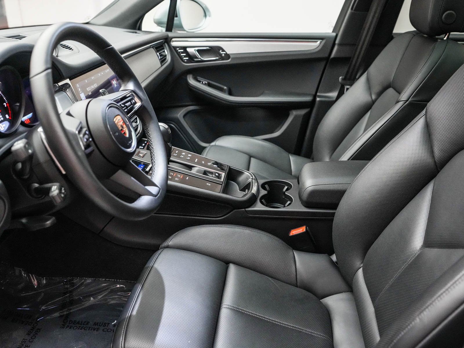 Certified 2025 Porsche Macan image 22