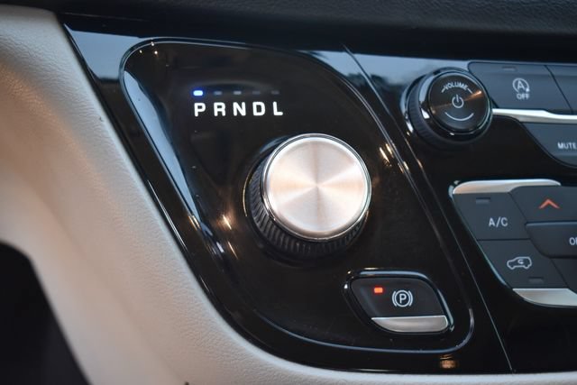 Used 2018 Chrysler Pacifica Touring-L Plus FWD image 33