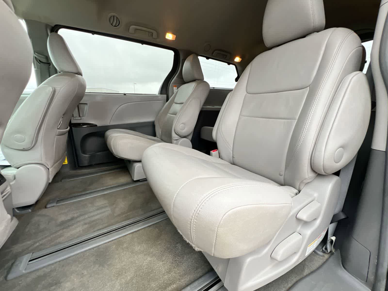 Used 2015 Toyota Sienna XLE Premium image 19