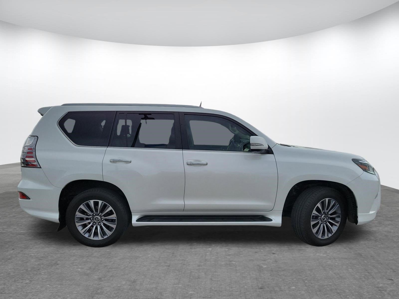 Used 2020 Lexus GX 460 Luxury w/ Accessory Package image 4