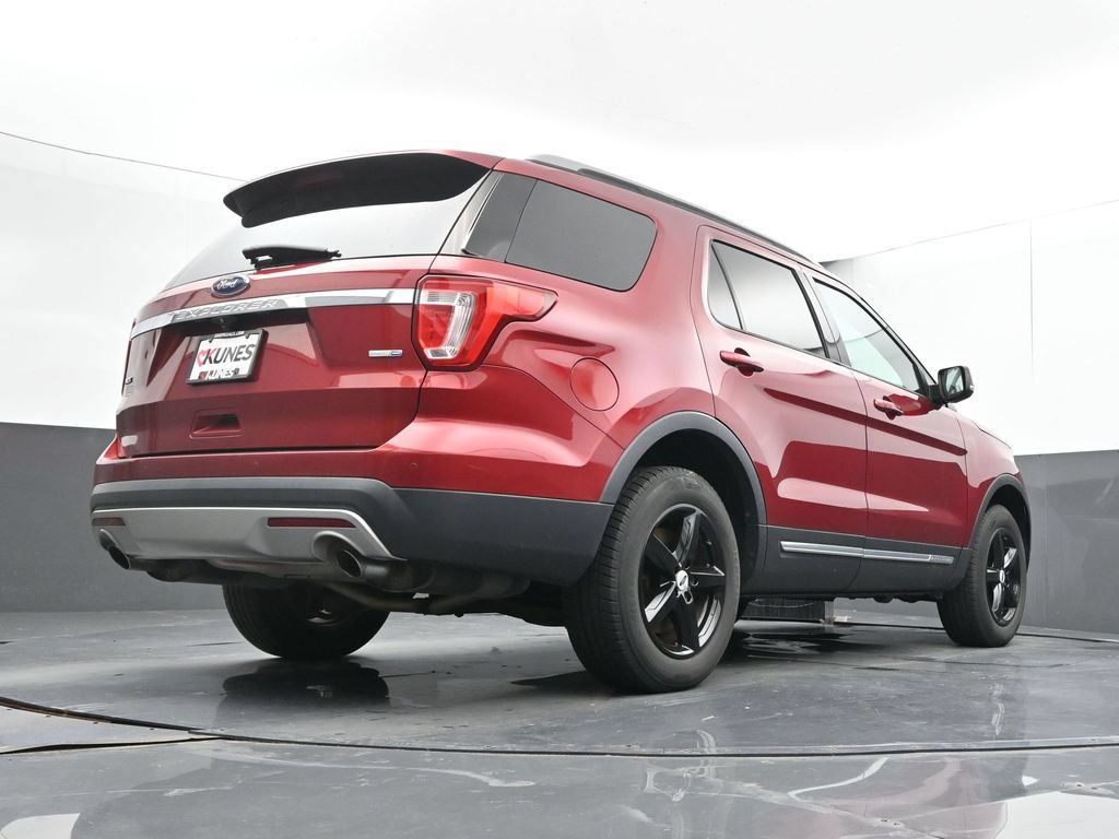 Used 2016 Ford Explorer XLT w/ Equipment Group 202A AWD/4WD image 21