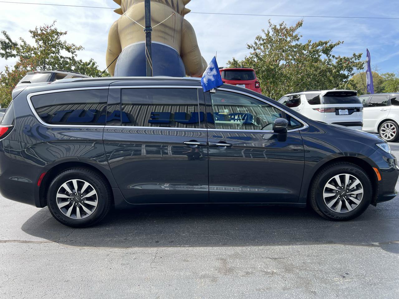 Used 2021 Chrysler Pacifica Touring-L FWD image 7