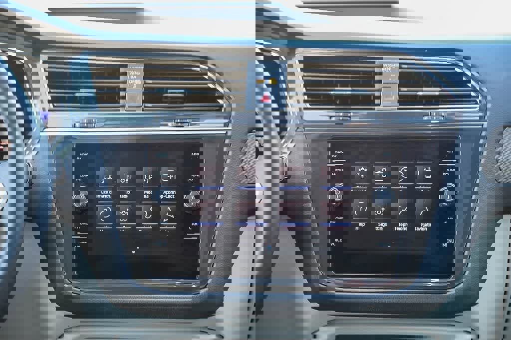 Used 2022 Volkswagen Tiguan SE image 13