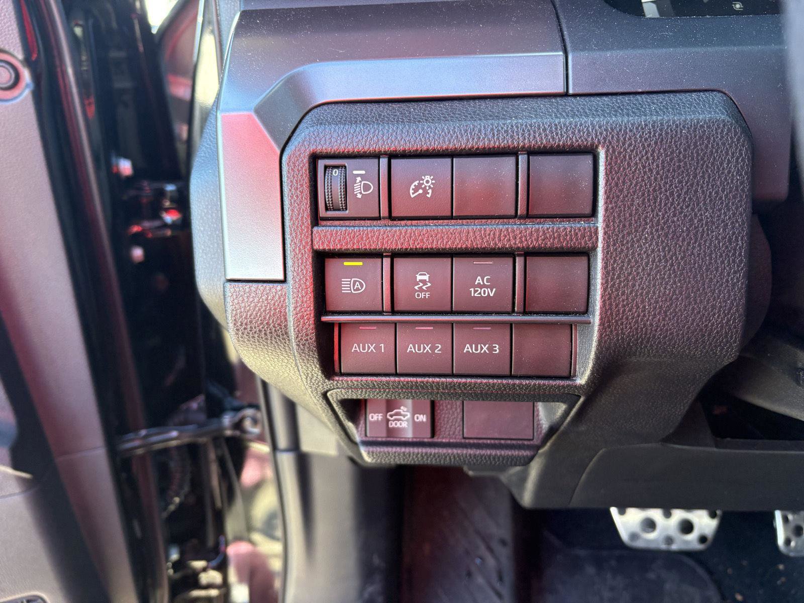 Used 2025 Toyota Tacoma TRD Sport w/ TRD Sport Upgrade Package image 14