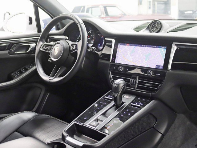 Used 2023 Porsche Macan image 27
