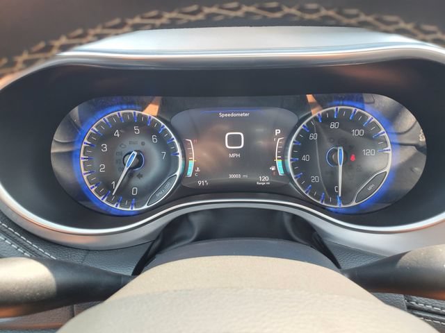 Used 2025 Chrysler Pacifica Limited FWD image 32