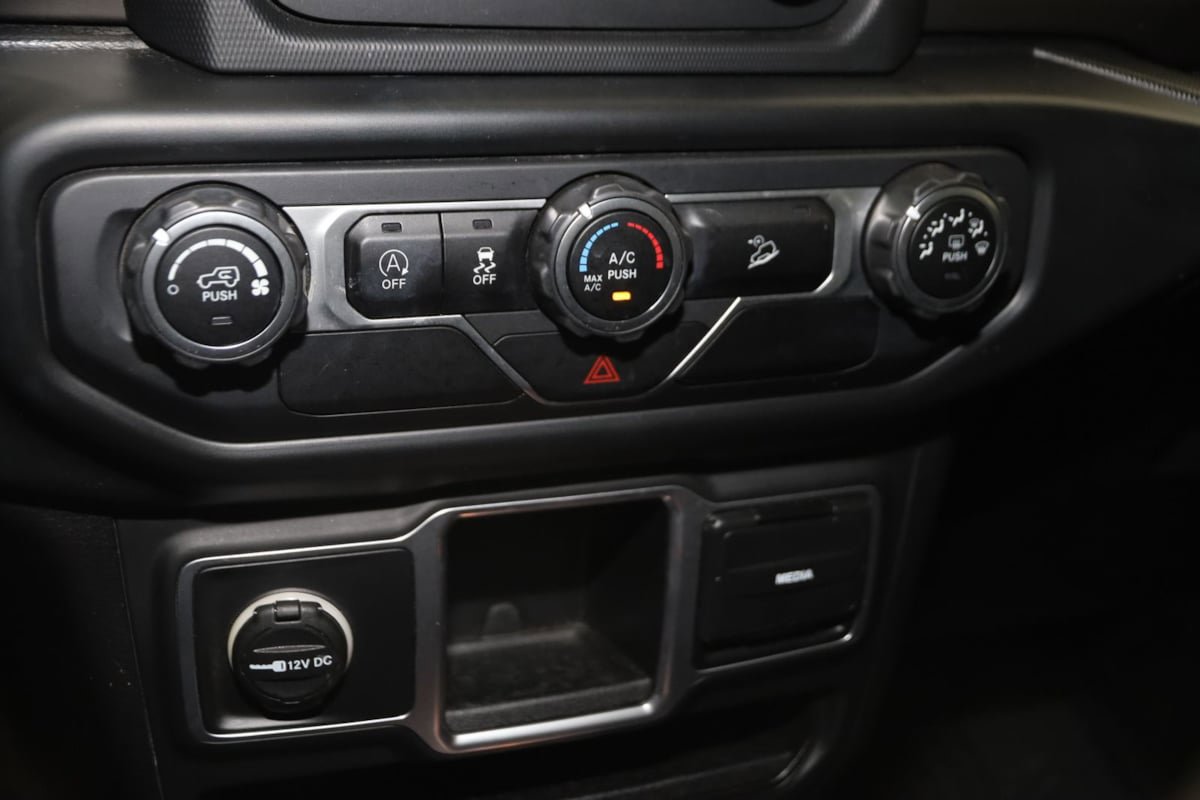 Used 2018 Jeep Wrangler Unlimited Sport AWD/4WD image 26