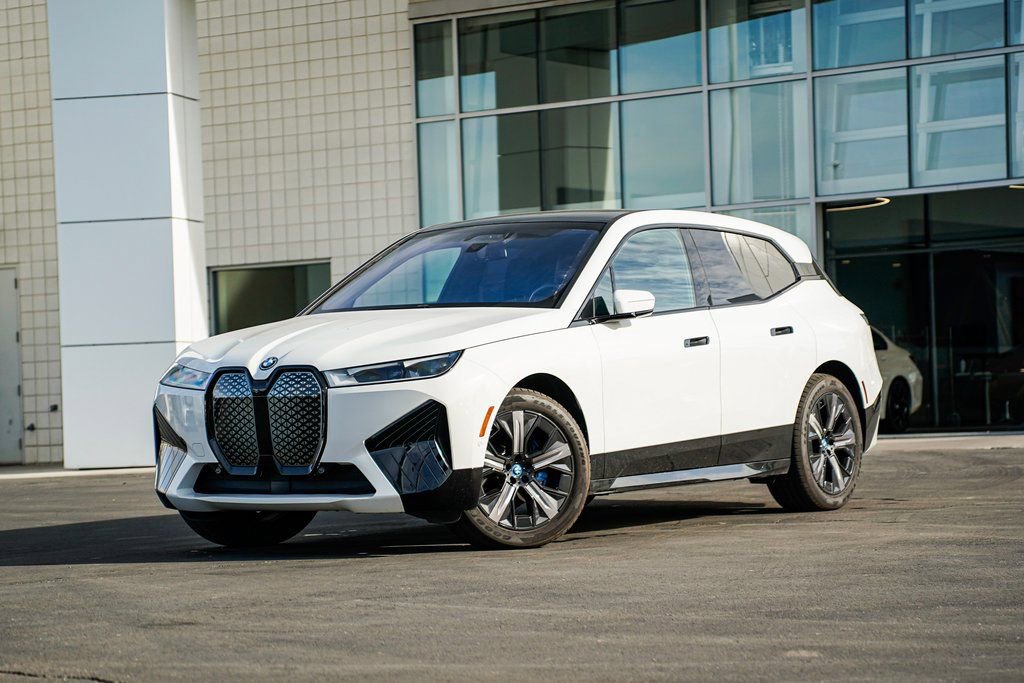 Used 2025 BMW iX xDrive50 image 1