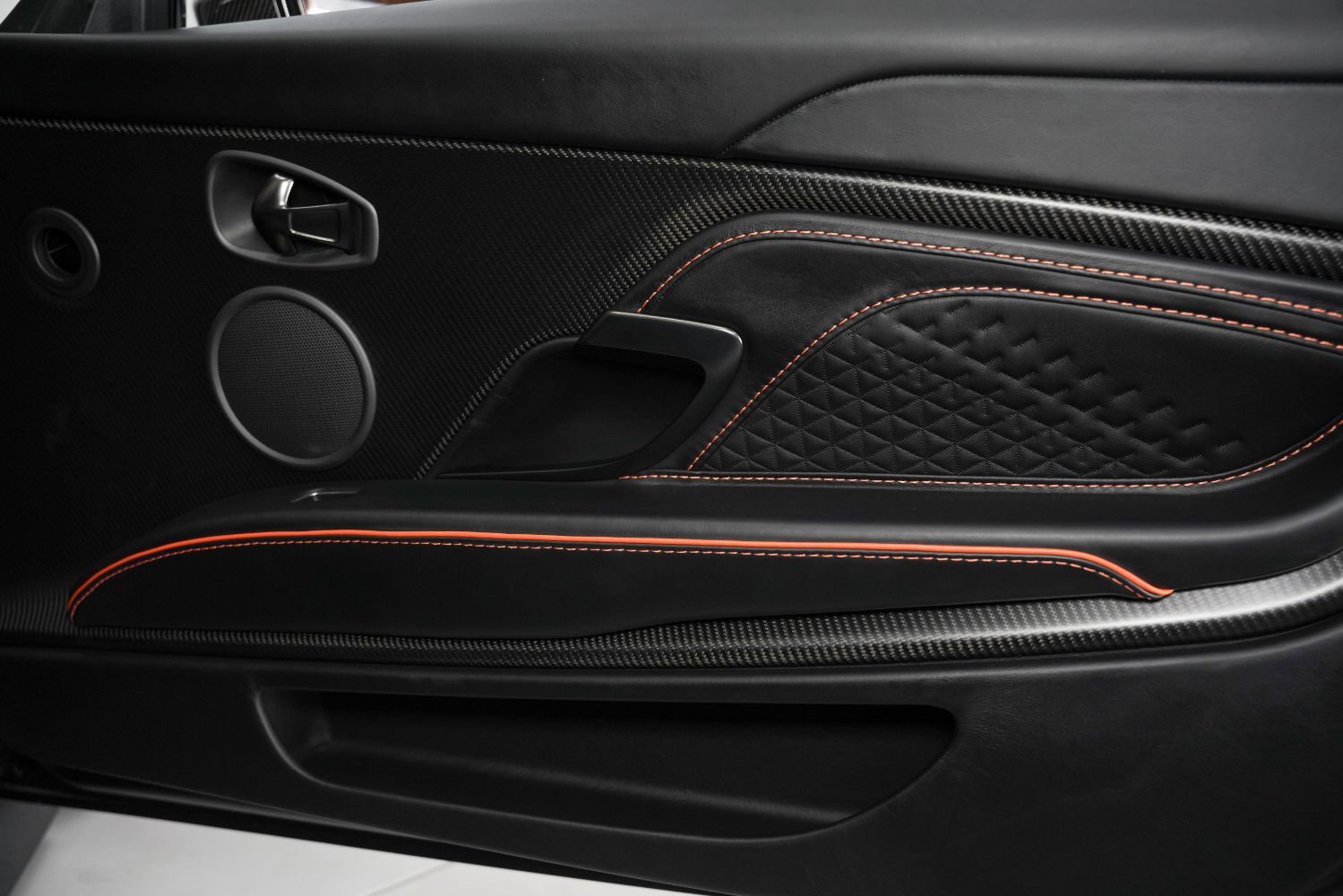 Used 2022 Aston Martin DBS Superleggera Volante RWD image 33