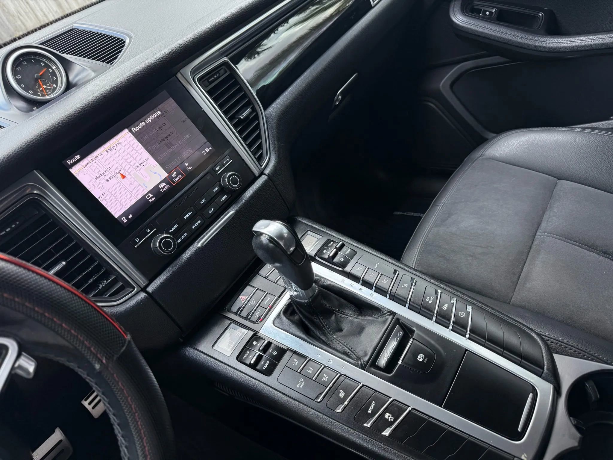 Used 2017 Porsche Macan image 22