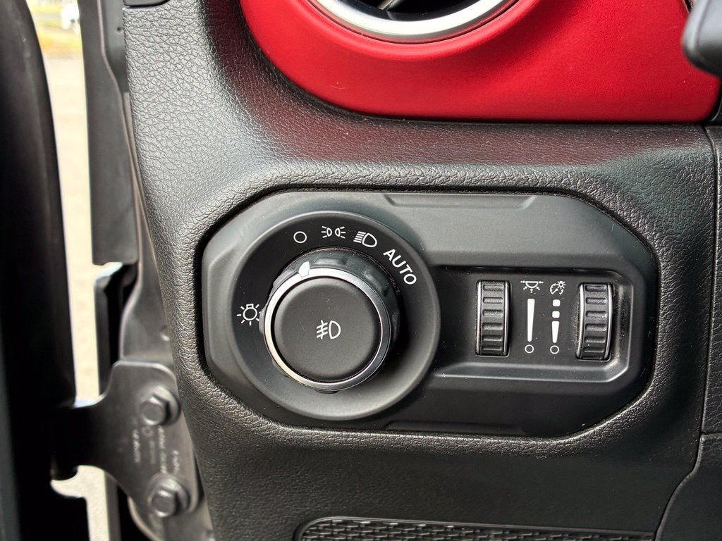 Used 2021 Jeep Wrangler Unlimited Rubicon AWD/4WD image 21