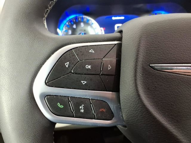 Used 2023 Chrysler Pacifica Touring-L image 15