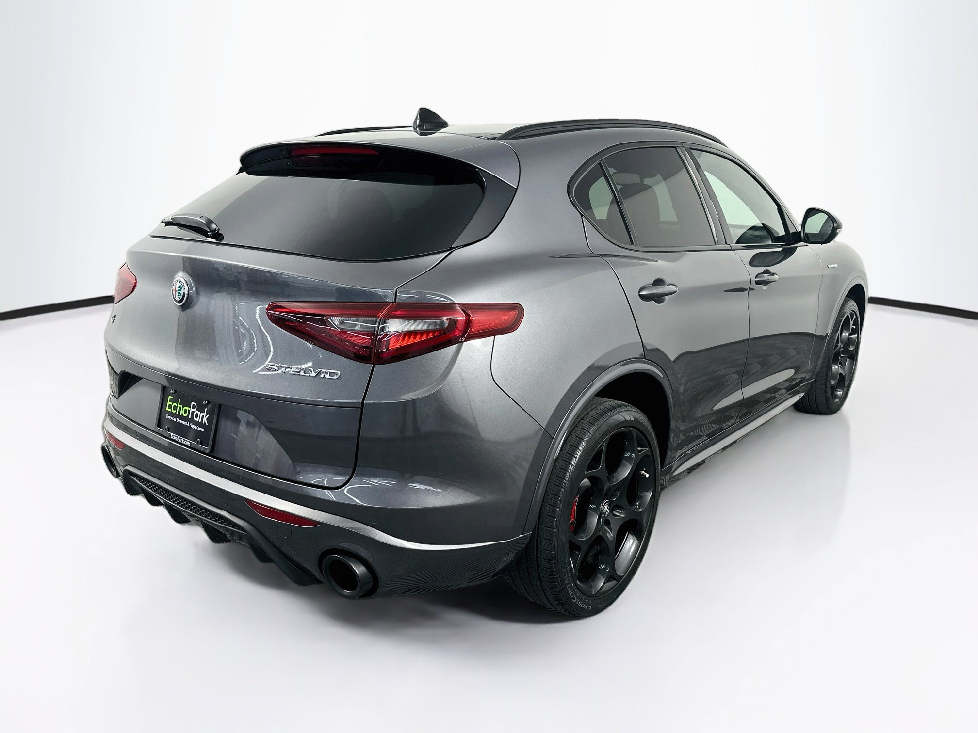 Used 2023 Alfa Romeo Stelvio Veloce AWD/4WD image 9