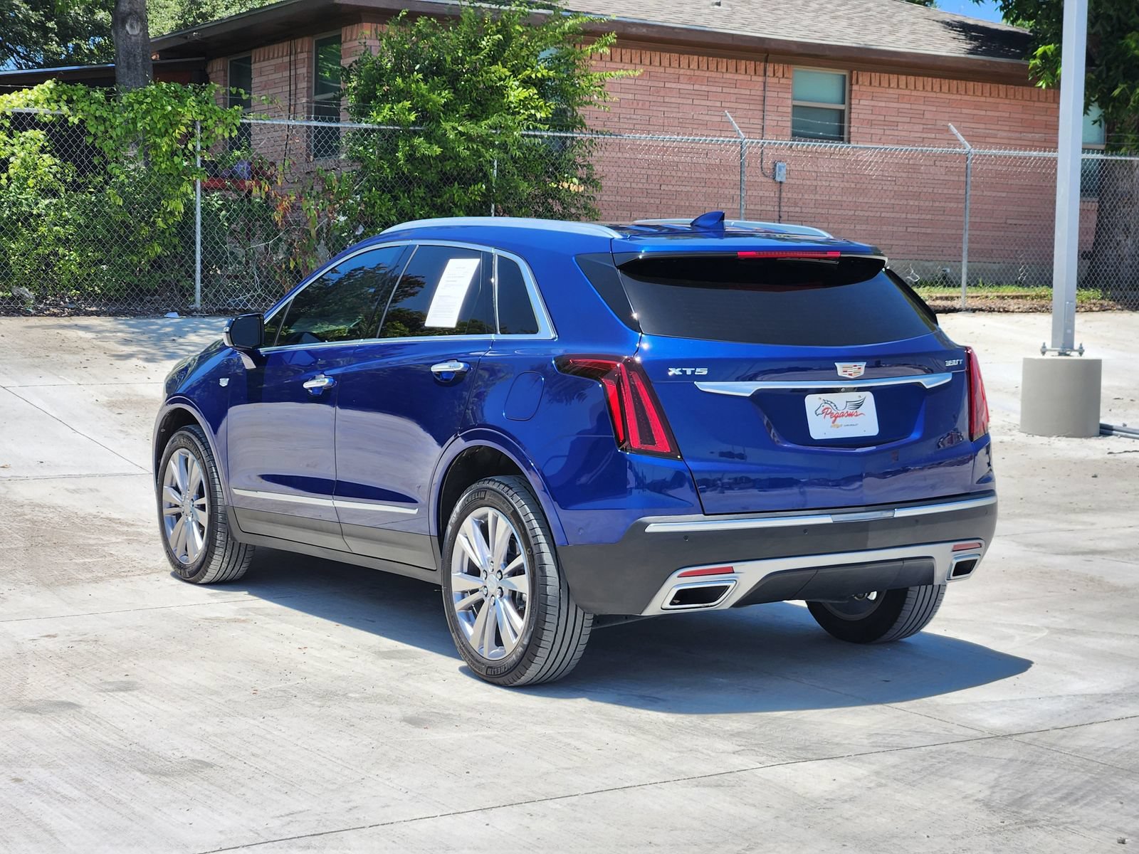 Used 2024 Cadillac XT5 Premium Luxury w/ Technology Package FWD image 4