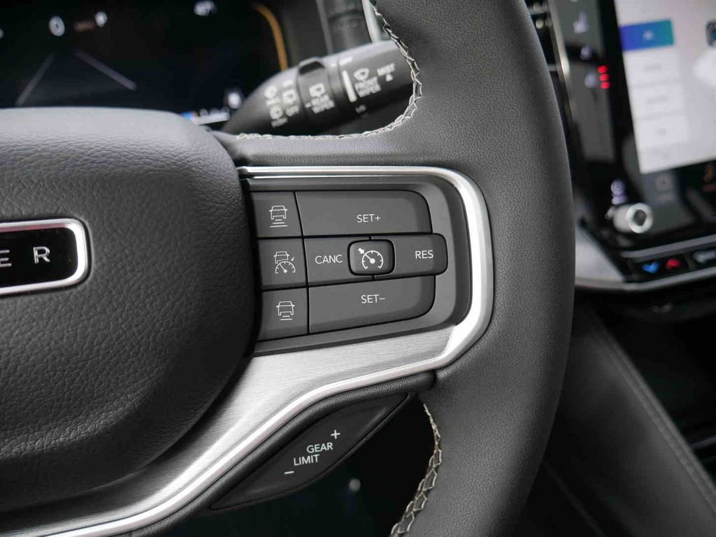 New 2025 Jeep Wagoneer L Series II w/ Convenience Group I image 44